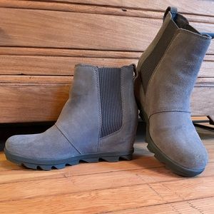 Sorel Artic Wedge Gray Suede.